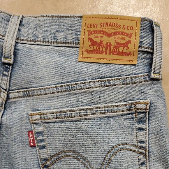 Levi's Wedgie Straight Jeans - Picture 3 of 5